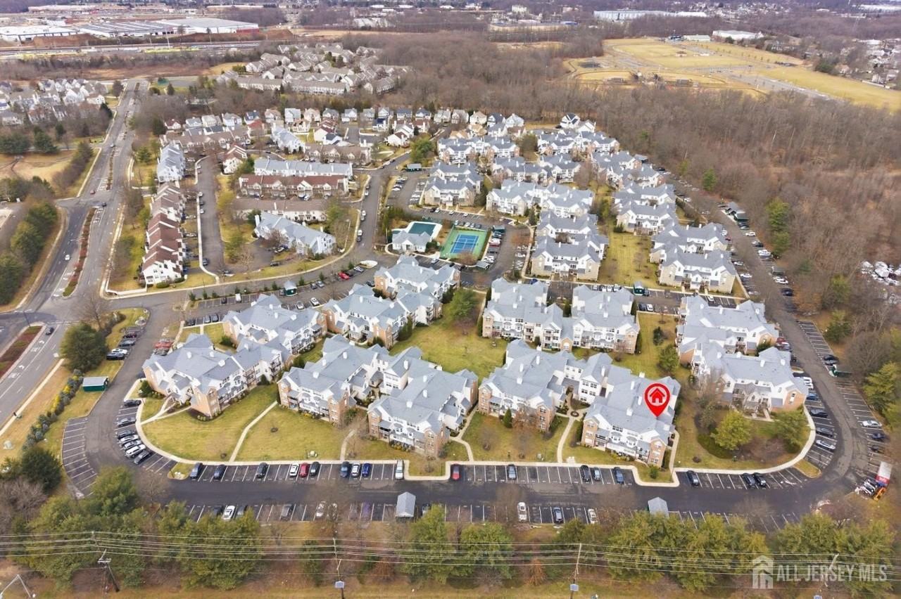 405 Plymouth Rd - Photo 4 of 26