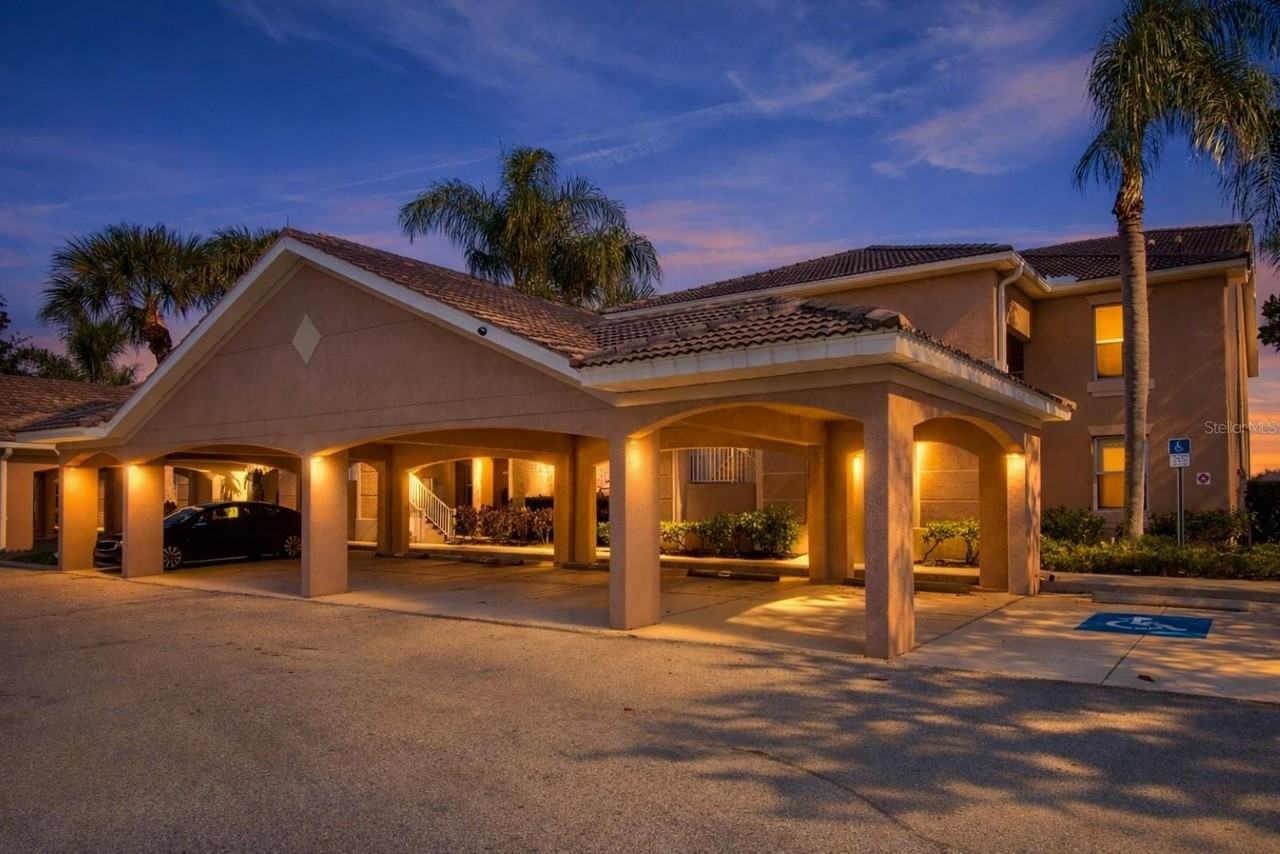 819 Fairwaycove Ln #206 - Photo 3 of 50