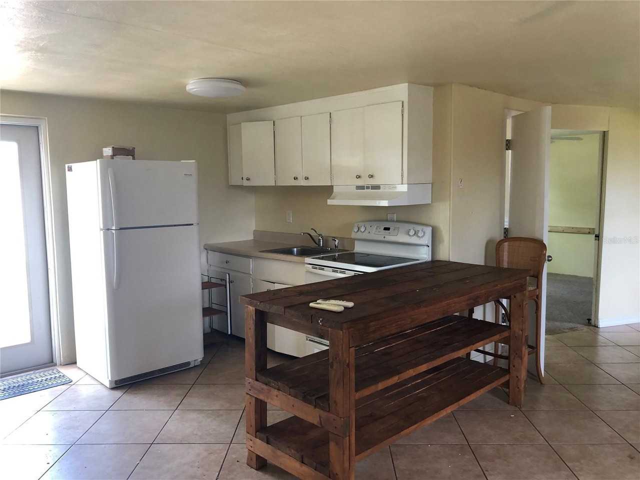 1395 Sharlo Ln - Photo 3 of 9