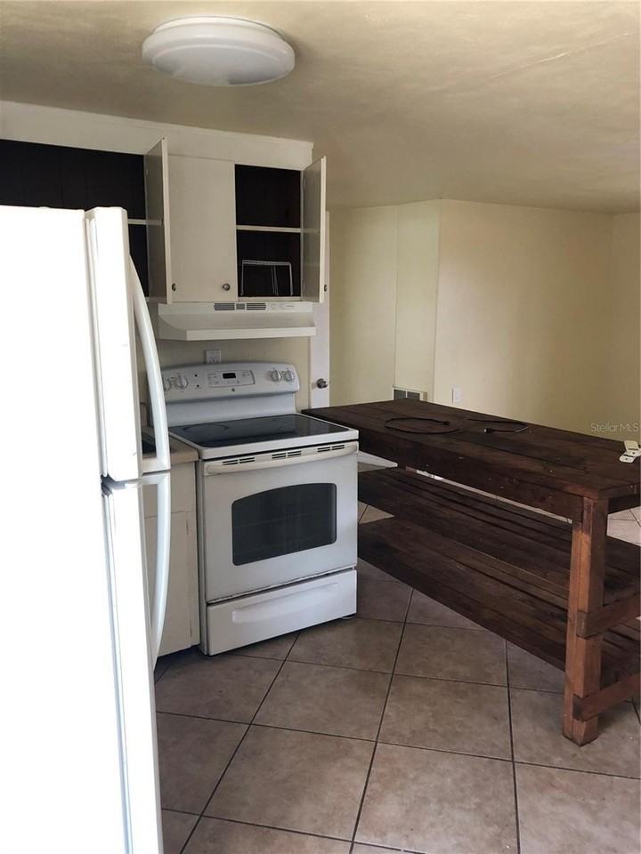 1395 Sharlo Ln - Photo 6 of 9