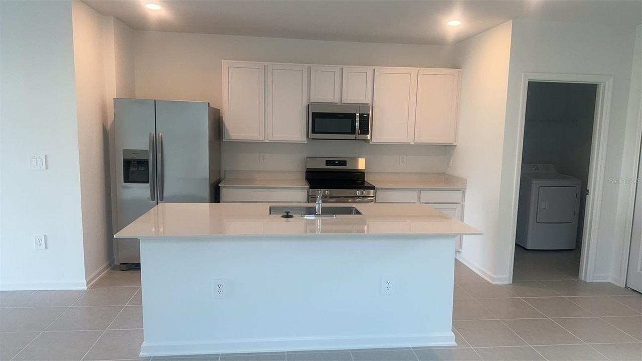 Jessie St - Photo 5 of 30