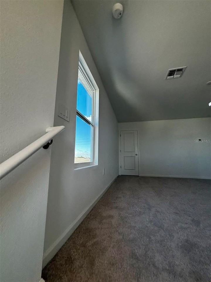 Jessie St - Photo 7 of 28