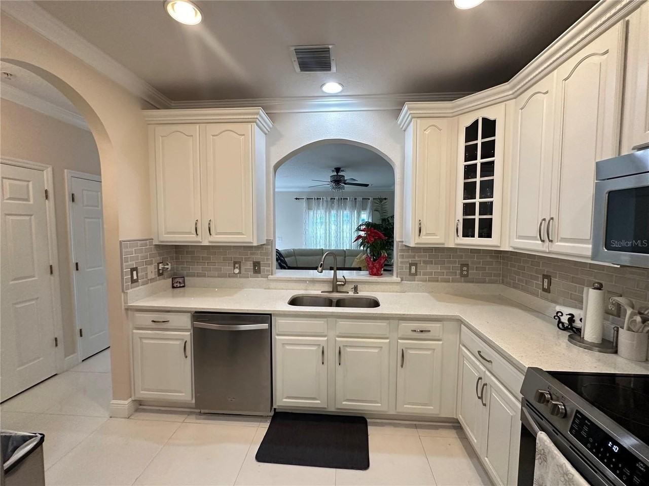 8929 Silk Bay Pl - Photo 5 of 50