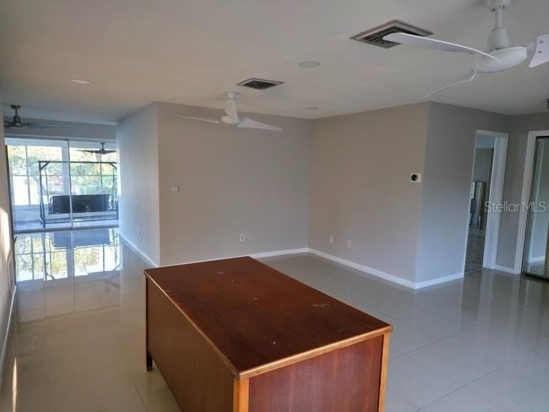 2111 N Keene Rd - Photo 4 of 35