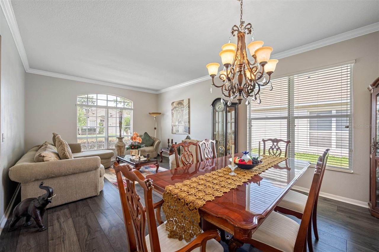 30543 Lanesborough Cir - Photo 3 of 24