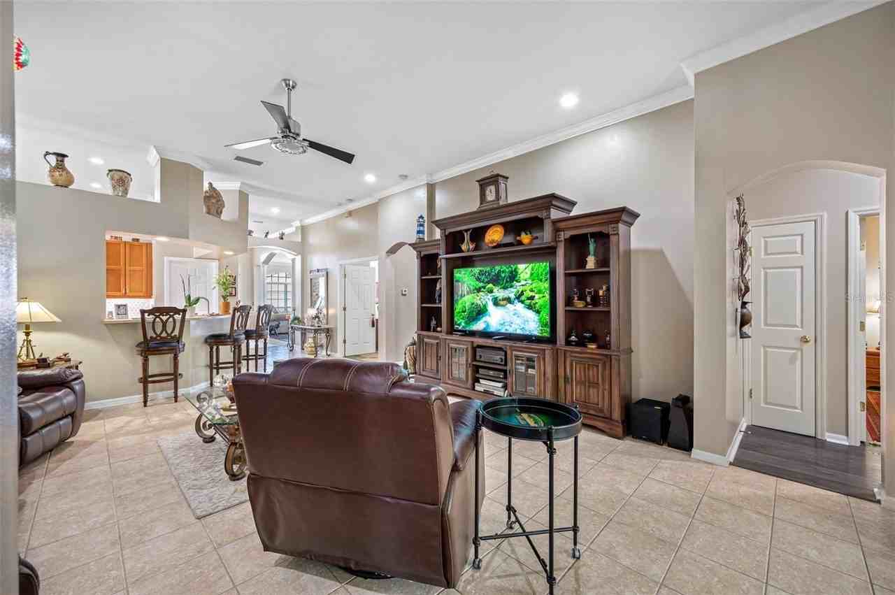 30543 Lanesborough Cir - Photo 7 of 24