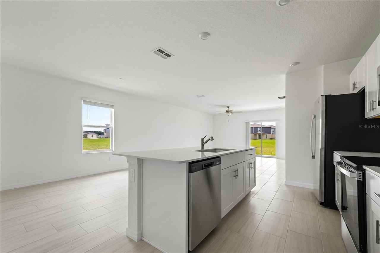 11517 Radiant Shore Loop - Photo 6 of 41