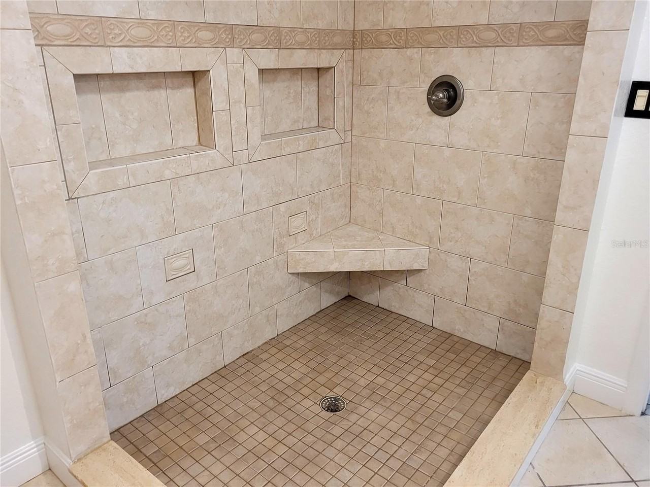 10803 N Armenia Ave - Photo 7 of 12