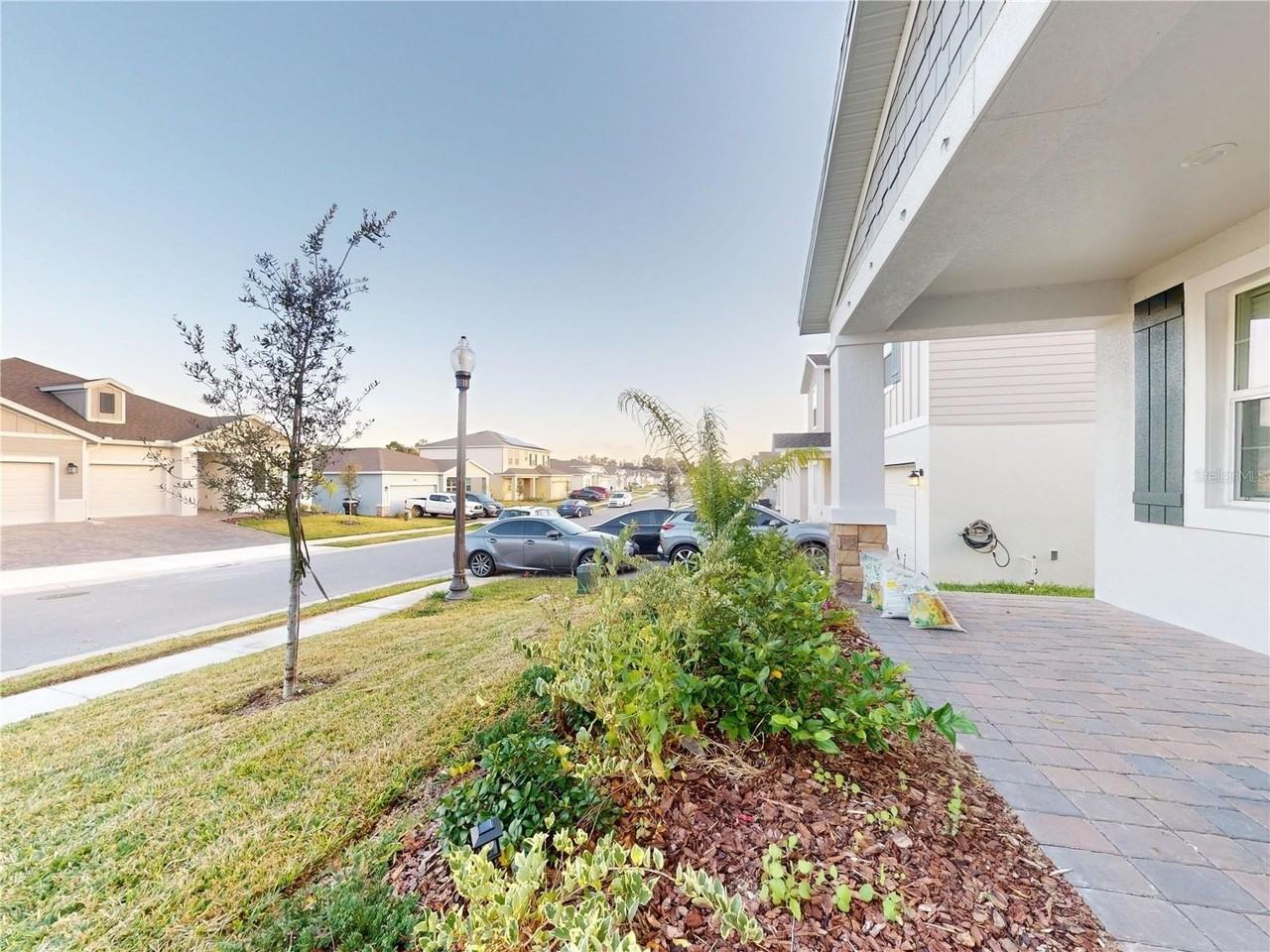 4764 Waltham Forest Dr - Photo 3 of 36