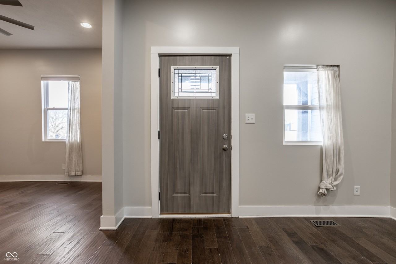 421 E Morris St - Photo 5 of 32