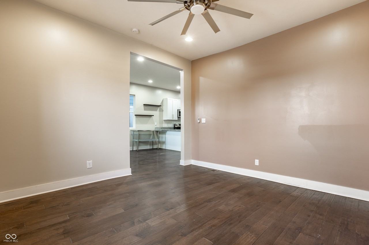 421 E Morris St - Photo 7 of 32