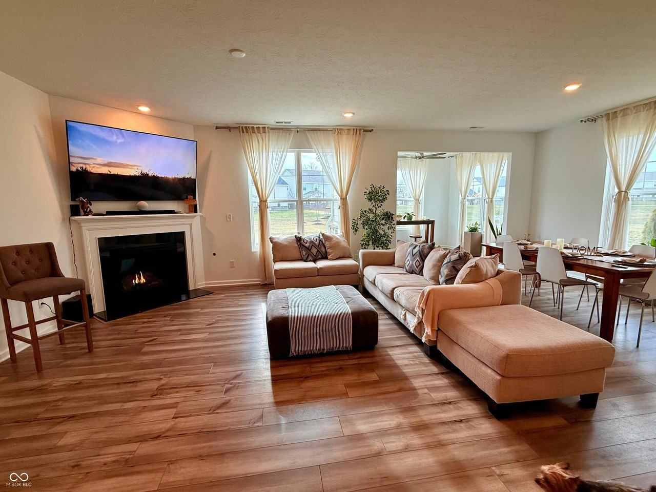 425 Cape May Dr - Photo 2 of 13