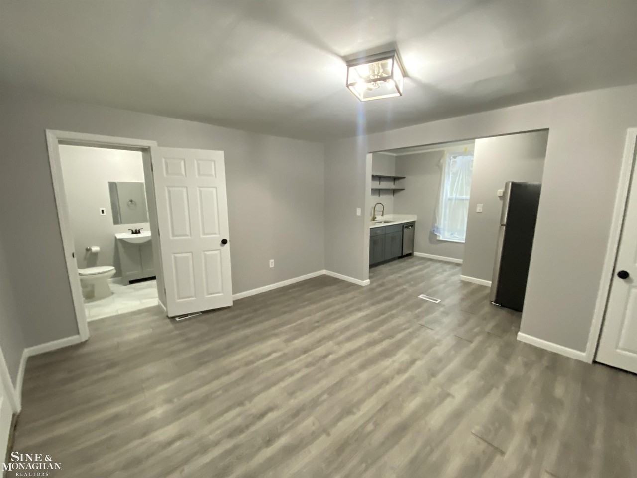 7406 Oakland St - Photo 2 of 14