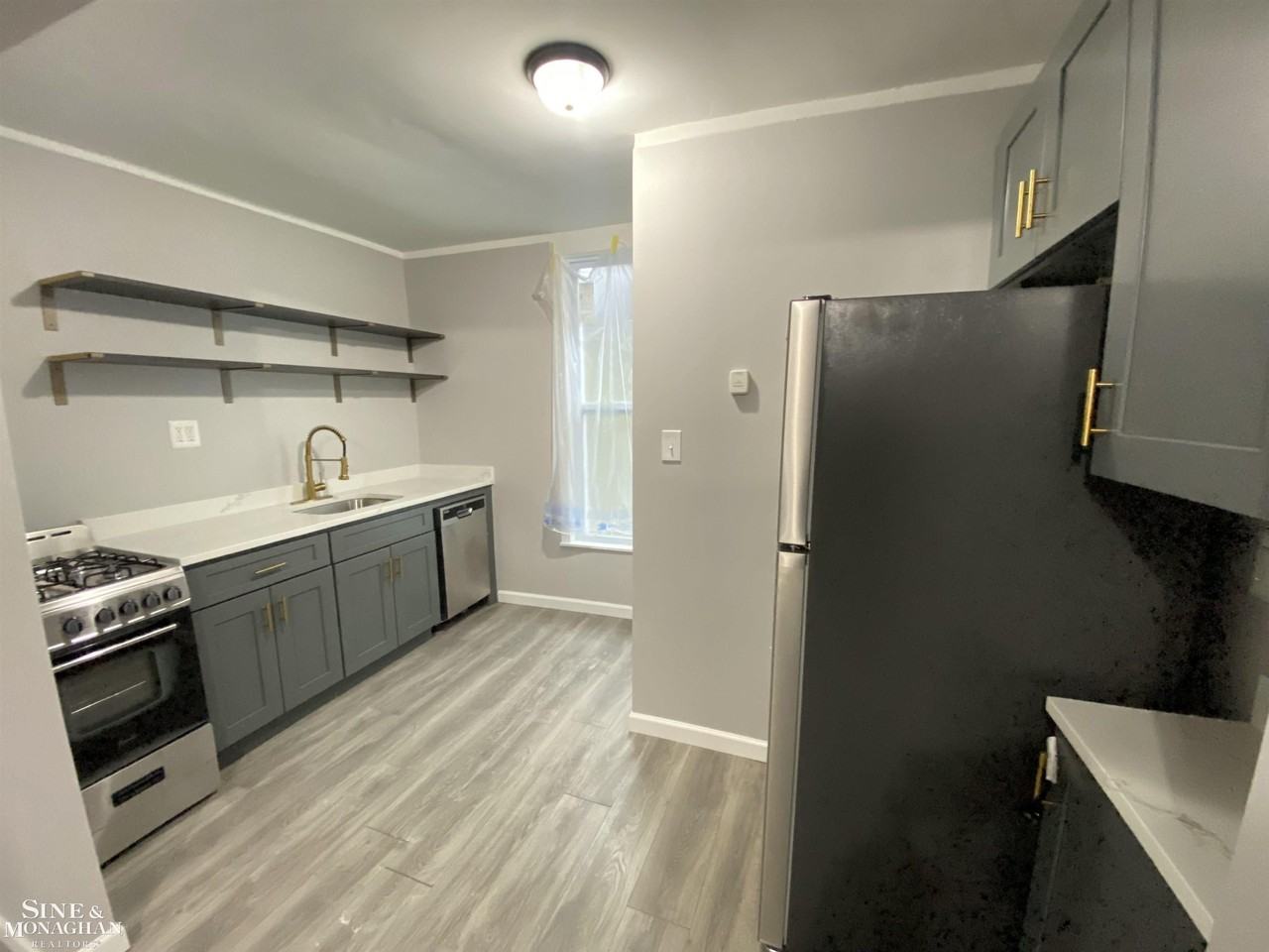 7406 Oakland St - Photo 3 of 14