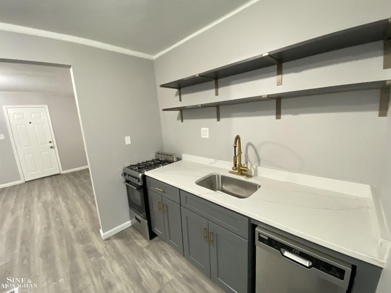 7406 Oakland St - Photo 6 of 14