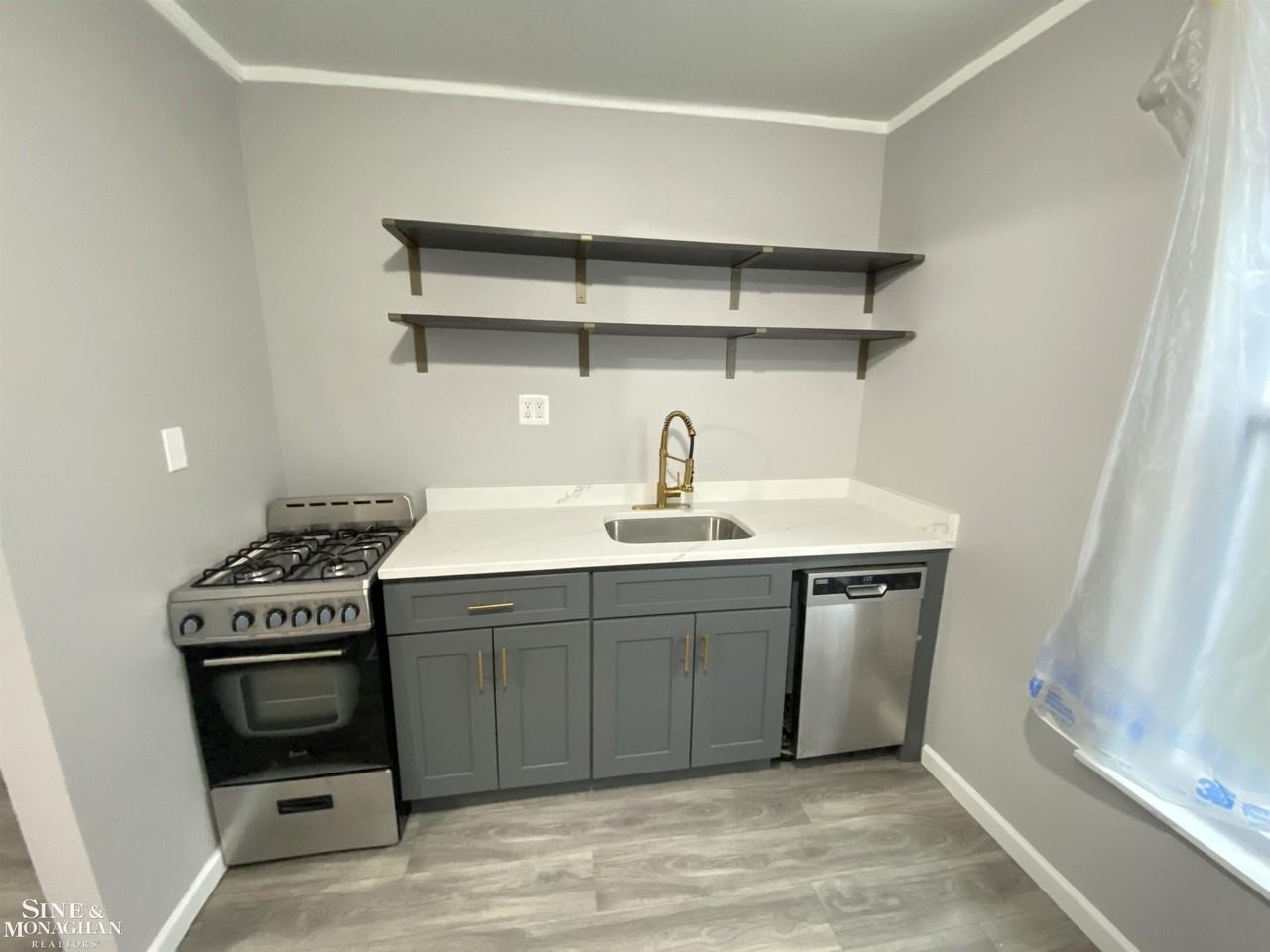 7406 Oakland St - Photo 7 of 14