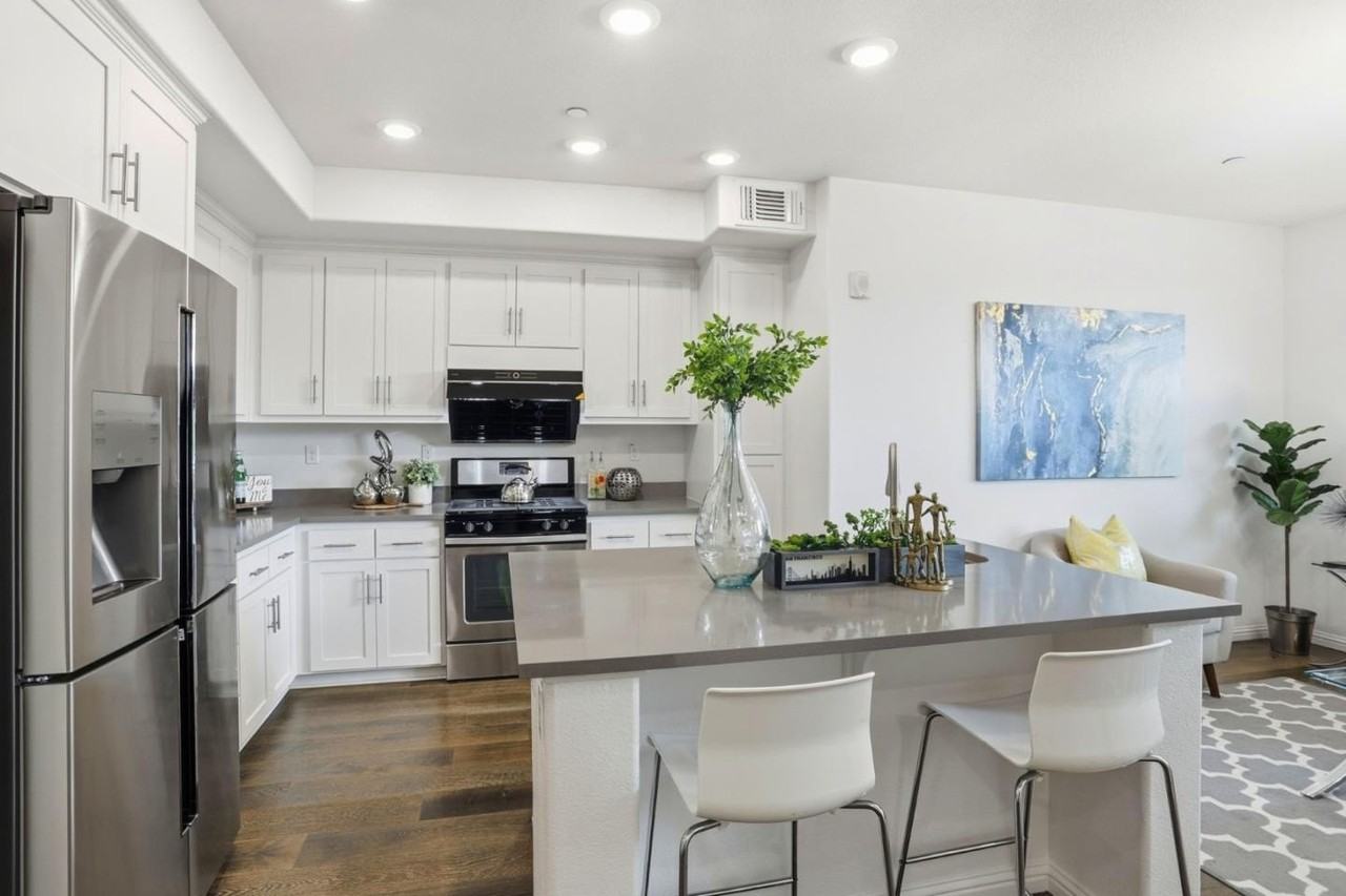 678 Squire Ave - Photo 7 of 26