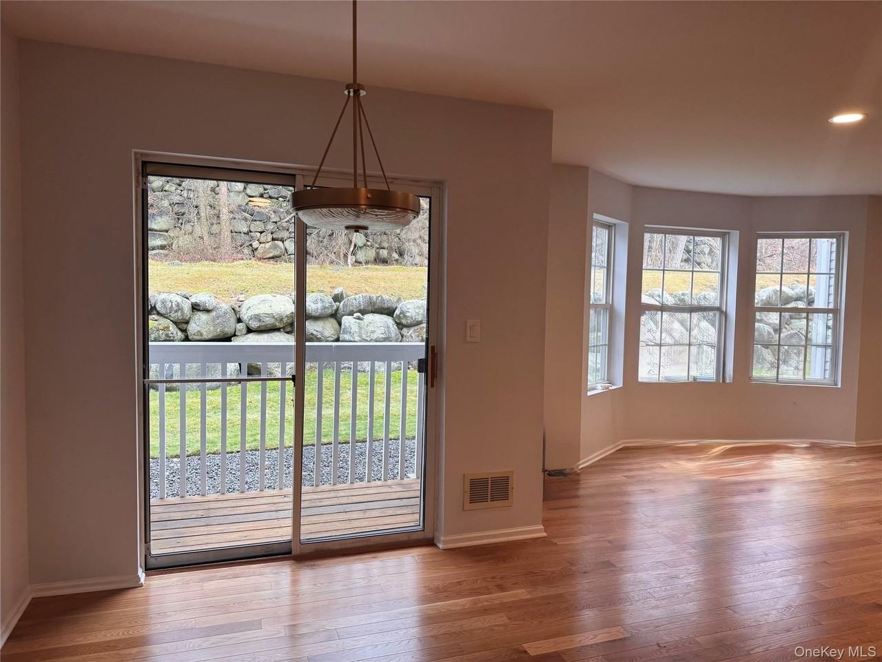 197 Ramapo Rd Apt G #G - Photo 4 of 17