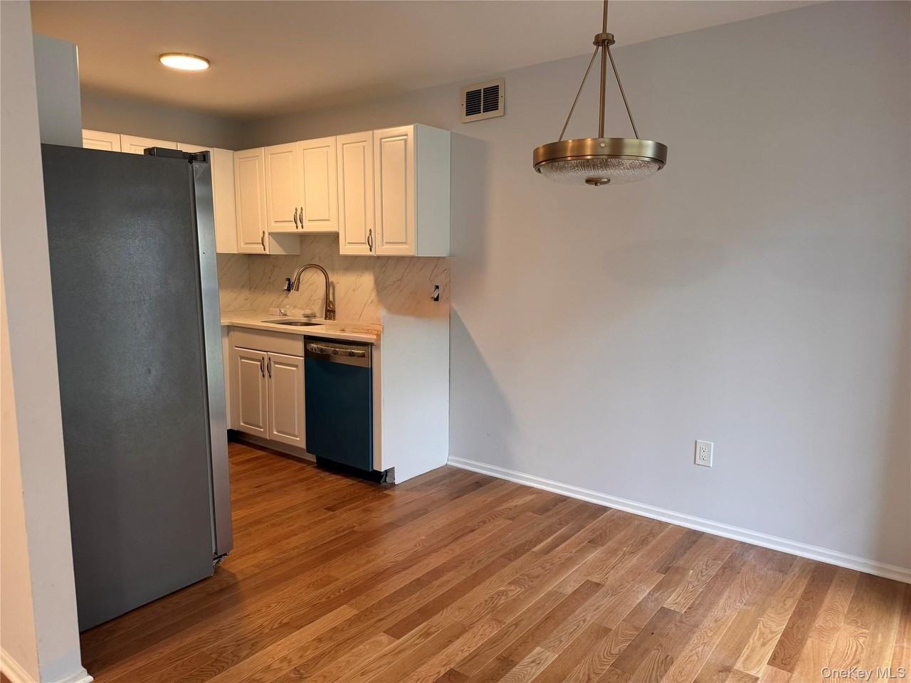 197 Ramapo Rd Apt G #G - Photo 6 of 17