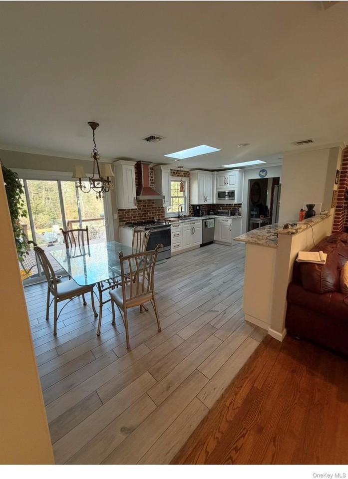 19 New Mill Rd - Photo 3 of 13