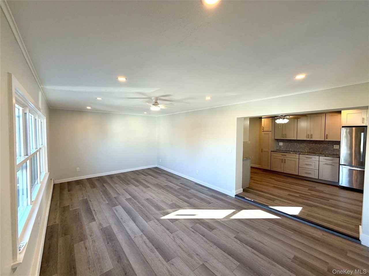 537 Kimball Ave - Photo 7 of 17