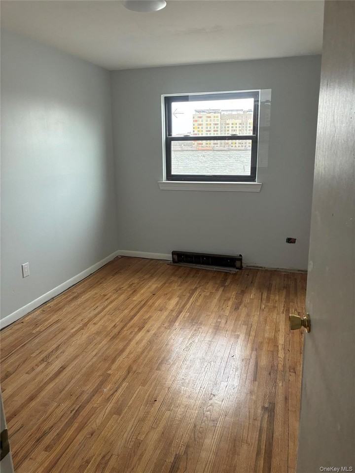 1685 Watson Ave - Photo 6 of 8