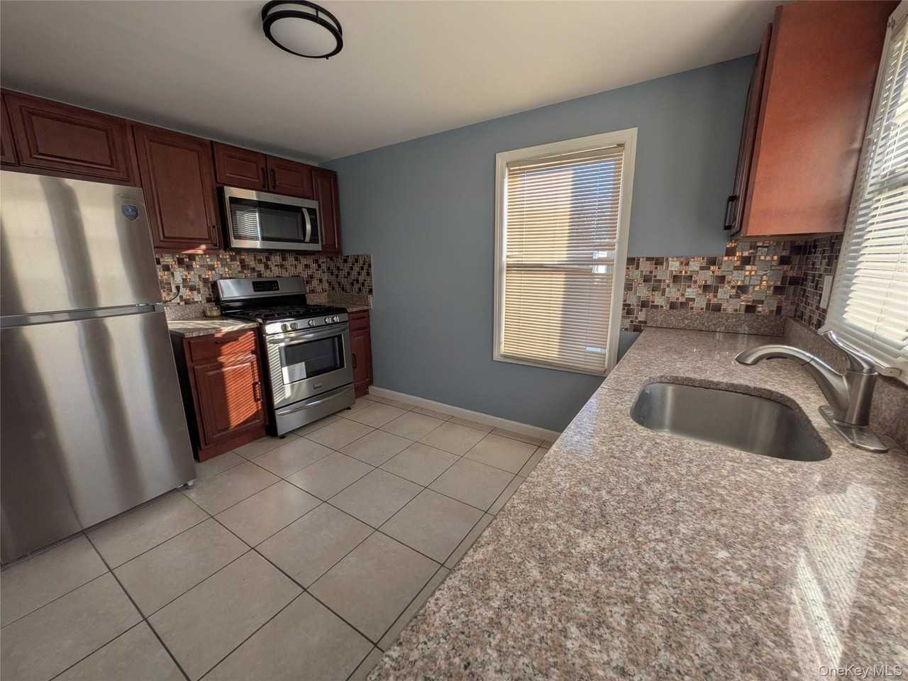 94 Underhill Ave Apt 2 #2 - Photo 5 of 18