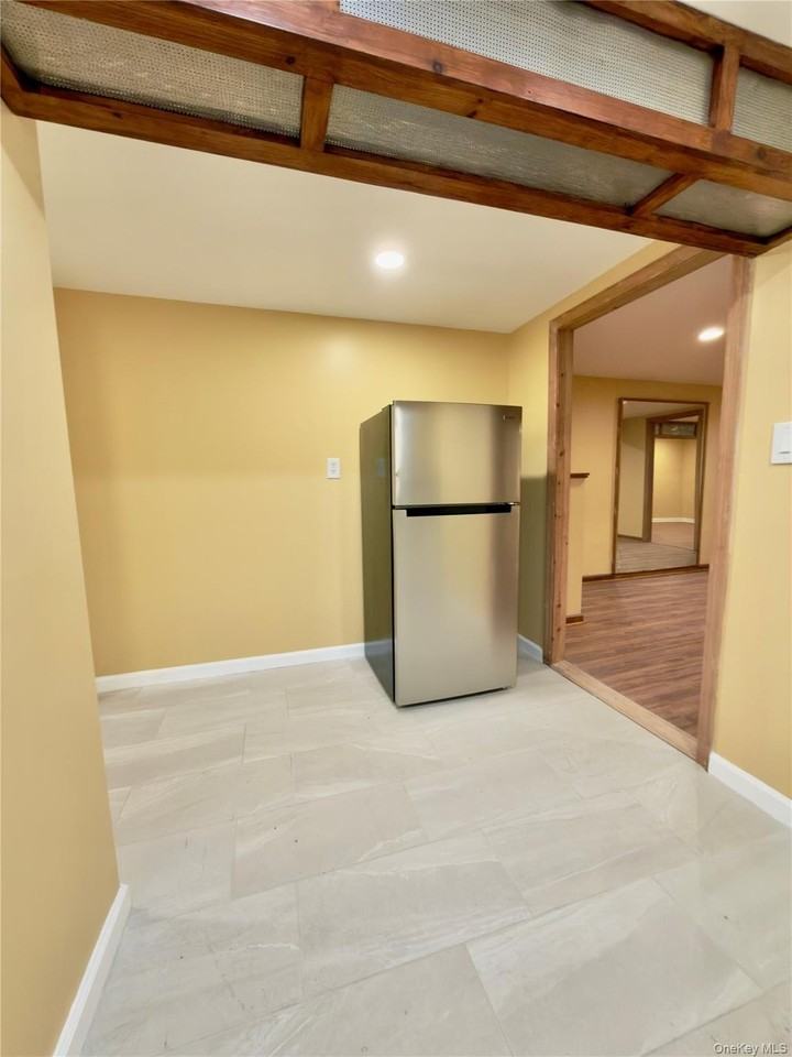 3016 83rd St - Photo 4 of 6