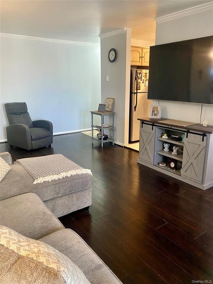 304 Drew Ln - Photo 3 of 18