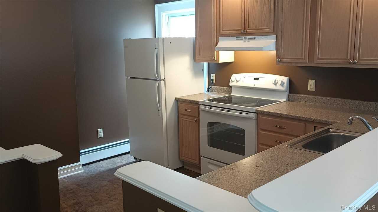 70 Academy Ave - Photo 2 of 14