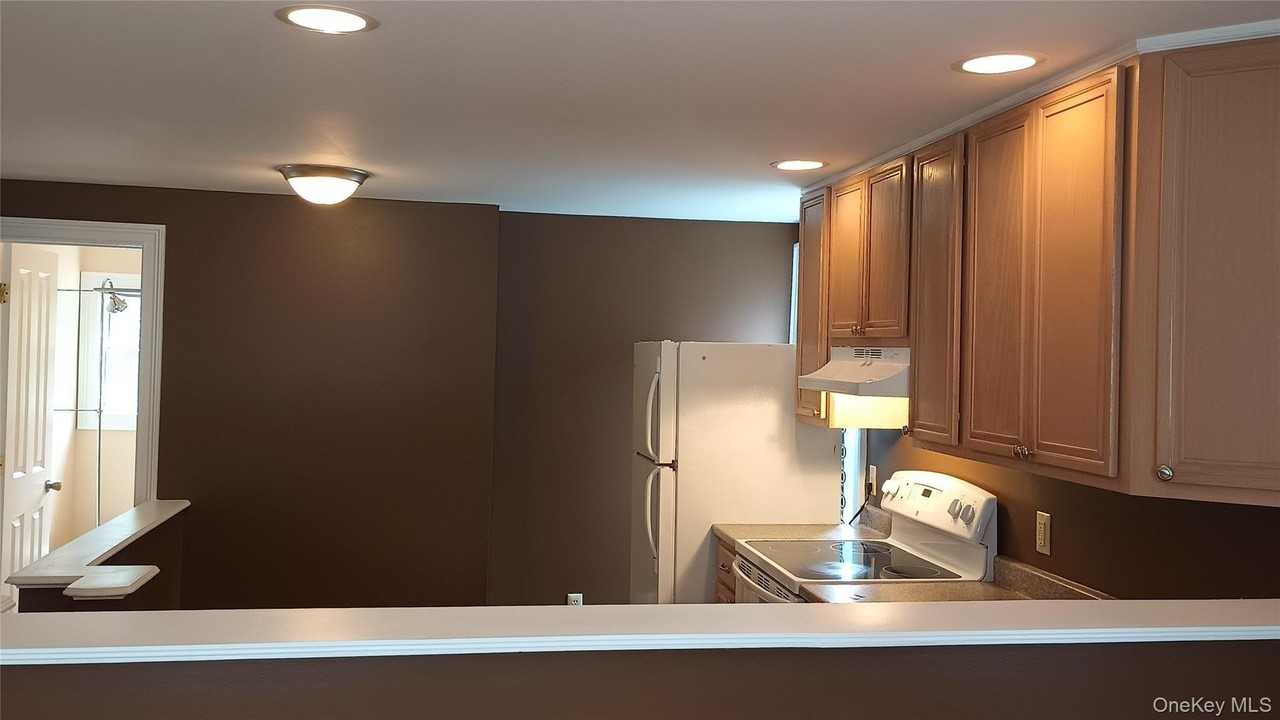 70 Academy Ave - Photo 3 of 14