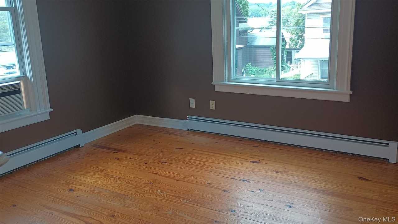 70 Academy Ave - Photo 4 of 14