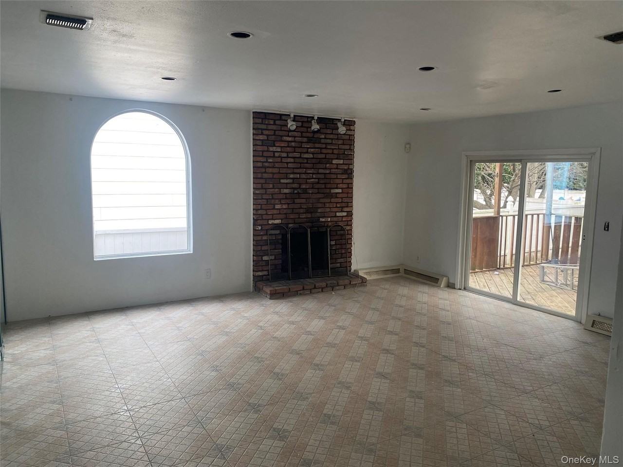 723 Hungry Harbor Rd - Photo 2 of 23