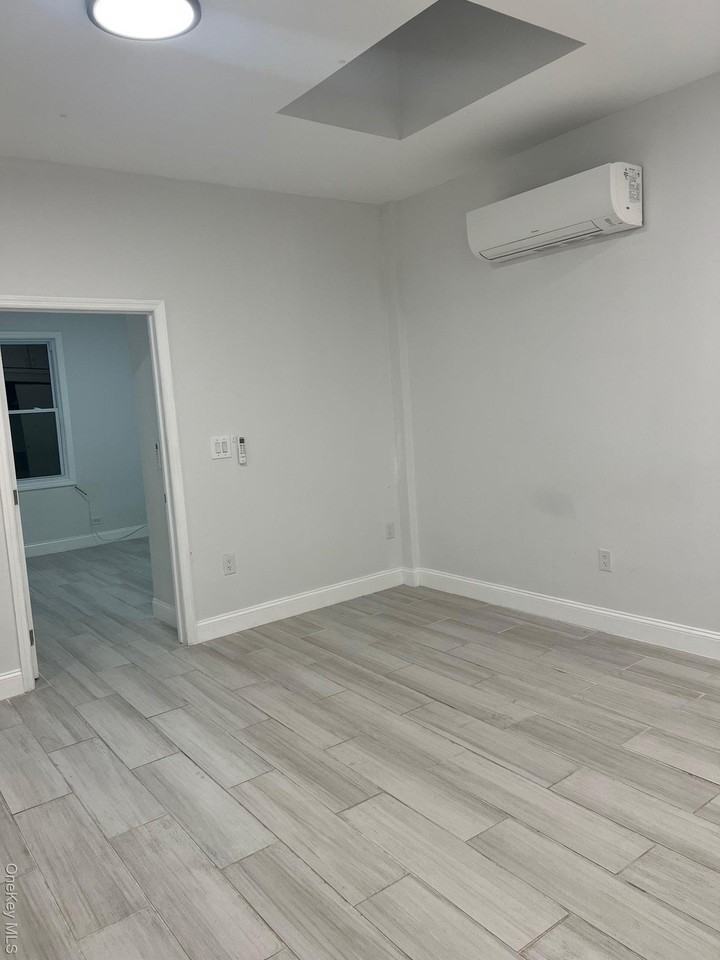 10203 Northern Blvd Unit 2r #2R - Photo 3 of 7