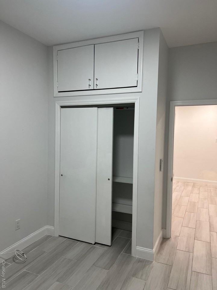 10203 Northern Blvd Unit 2r #2R - Photo 4 of 7