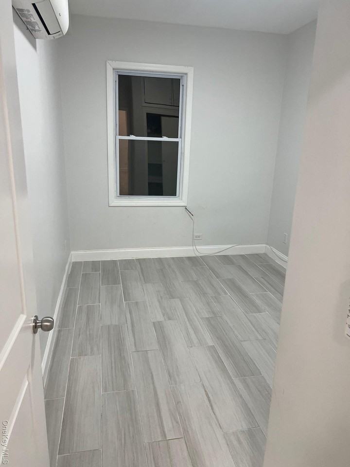 10203 Northern Blvd Unit 2r #2R - Photo 6 of 7