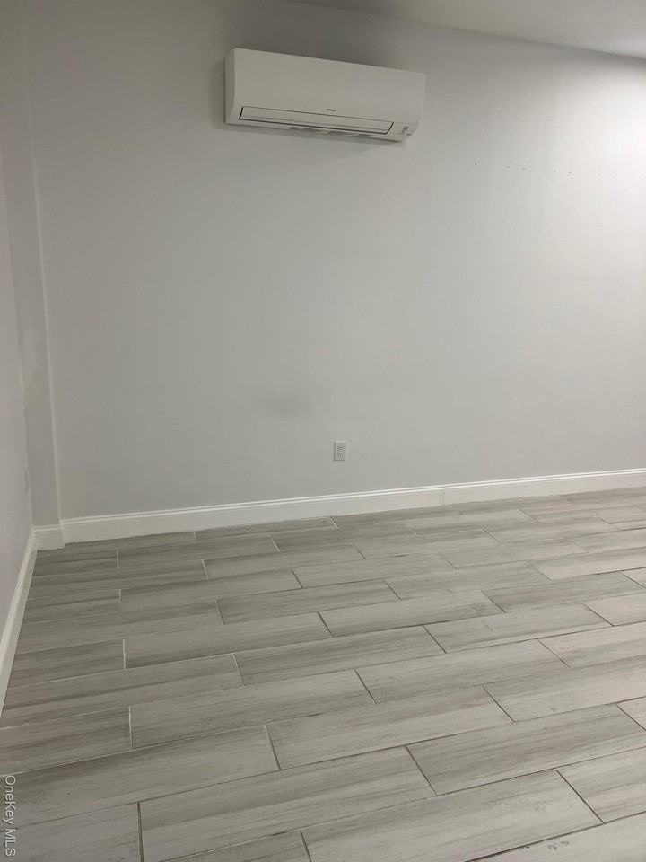 10203 Northern Blvd Unit 2r #2R - Photo 7 of 7