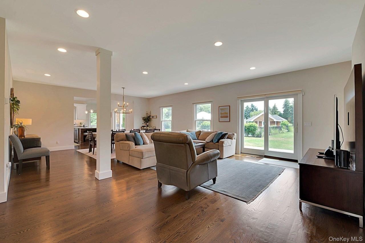 450 Sterling Woods Ln - Photo 4 of 33