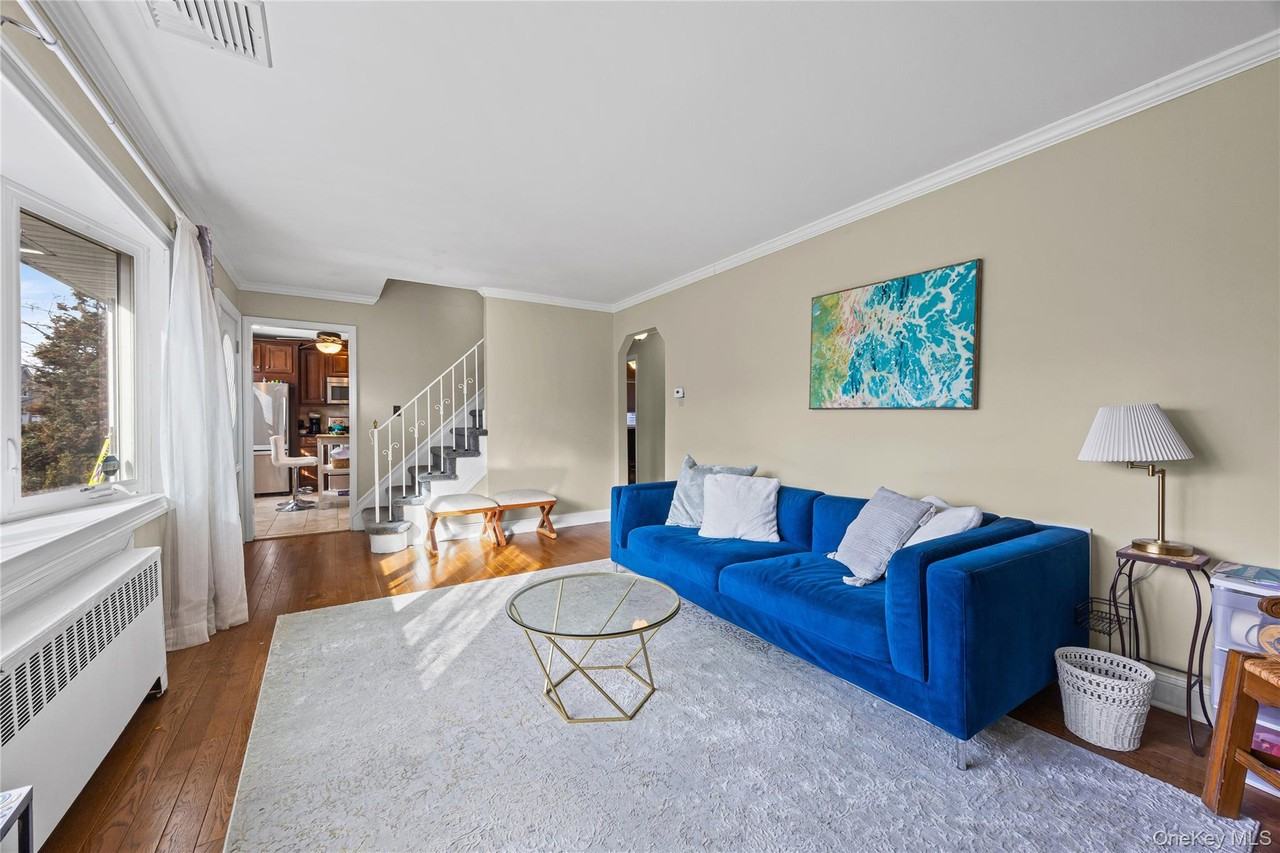 3285 Neptune Ave - Photo 4 of 19