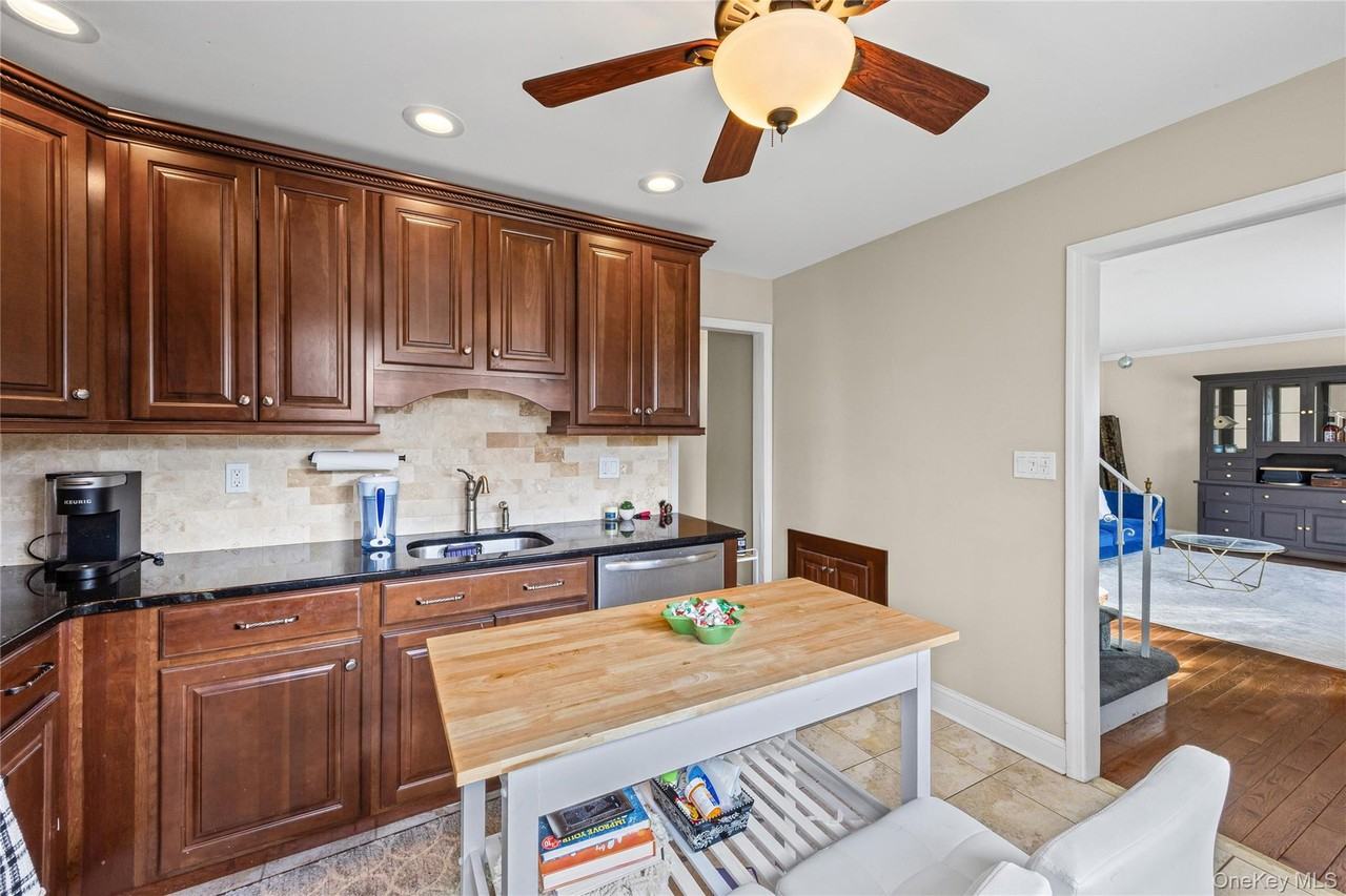 3285 Neptune Ave - Photo 6 of 19