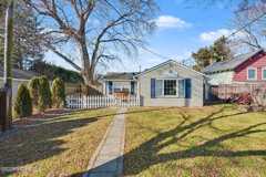 1121 Bay Avenue unit: Back House #BACK - Photo 1 of 1