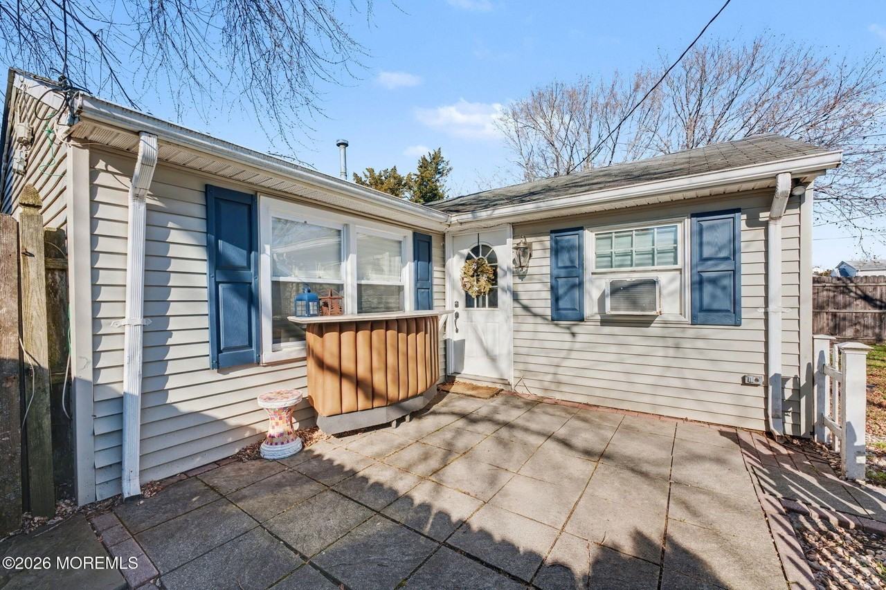 1121 Bay Avenue unit: Back House #BACK - Photo 3 of 16