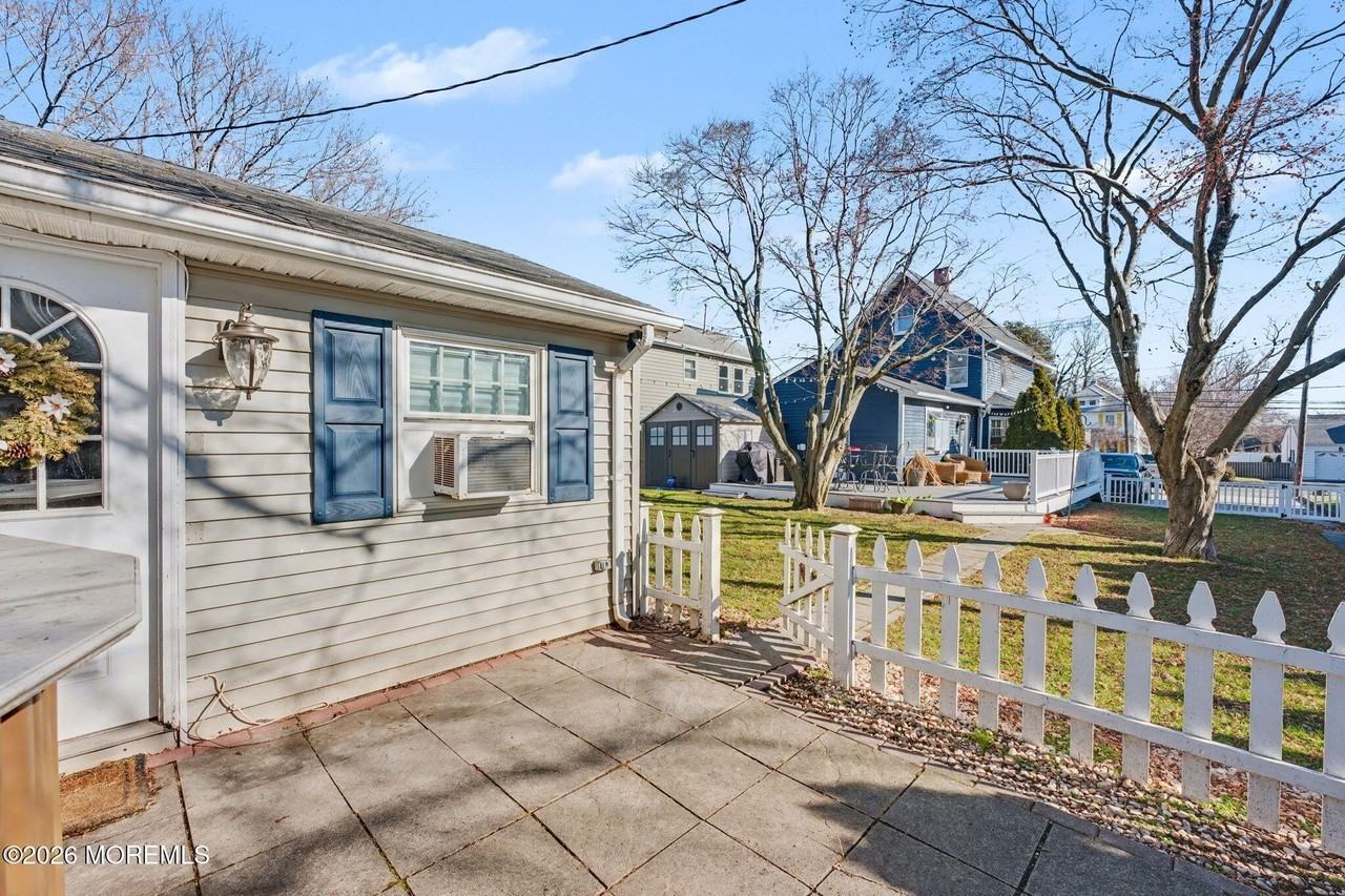 1121 Bay Avenue unit: Back House #BACK - Photo 4 of 16