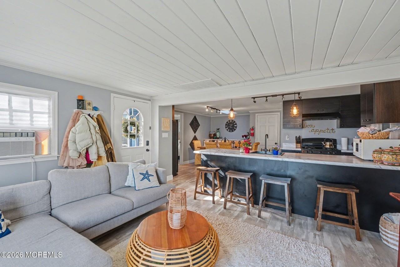 1121 Bay Avenue unit: Back House #BACK - Photo 5 of 16