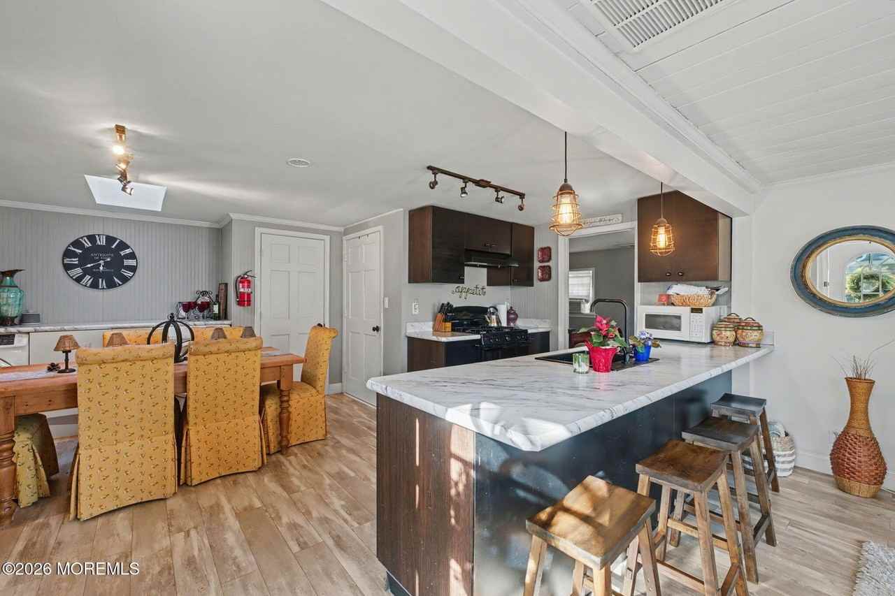 1121 Bay Avenue unit: Back House #BACK - Photo 7 of 16