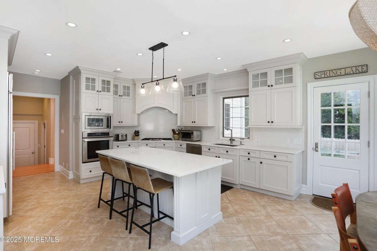 38 Vroom Ave - Photo 5 of 15