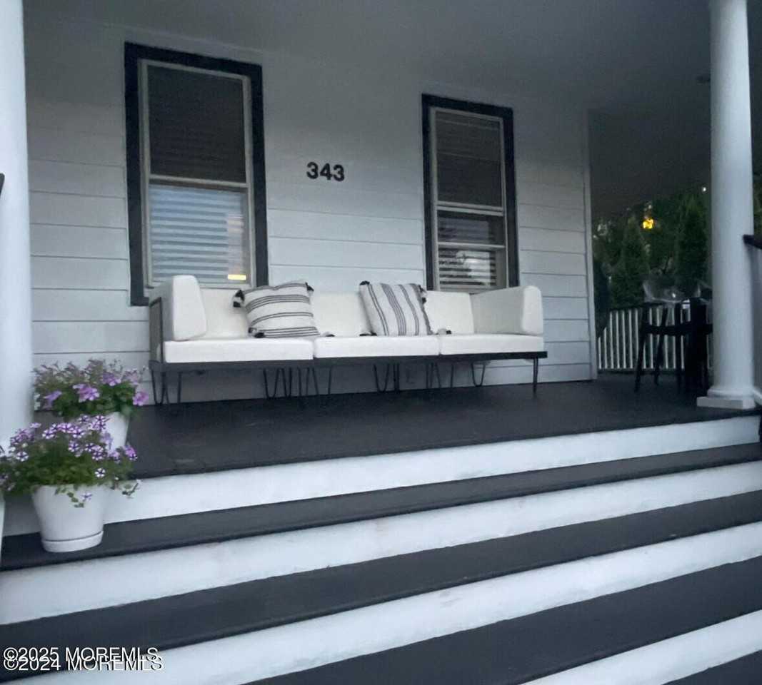 343 Norwood Ave - Photo 6 of 26