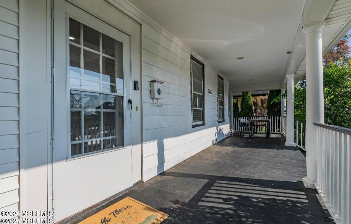 343 Norwood Ave - Photo 4 of 26