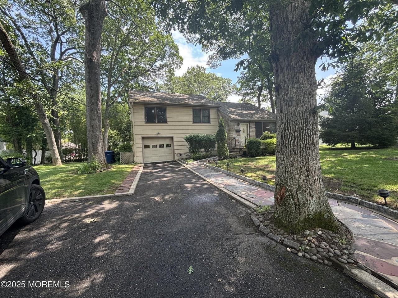 187 Elmwood Rd - Photo 3 of 23
