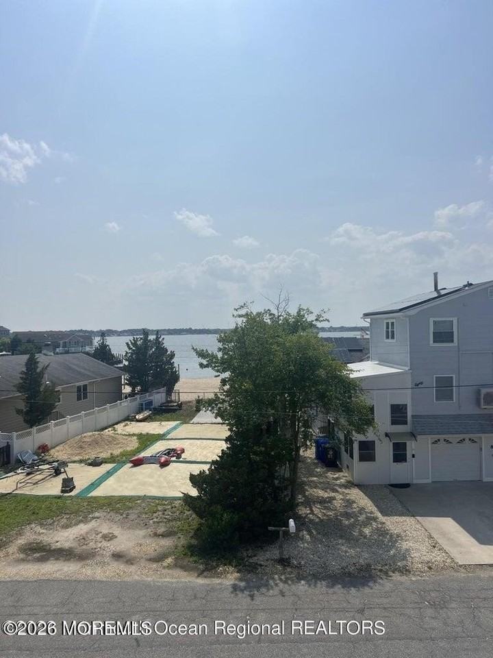 83 Vanard Dr - Photo 4 of 49